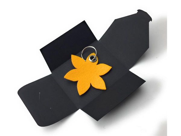 Filz-Schlüsselanhänger - Blume spitz - safrangelb/gelb - Gravur optional